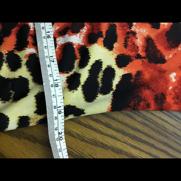 Victoria Collection cold shoulder top - Picture 6 of 6